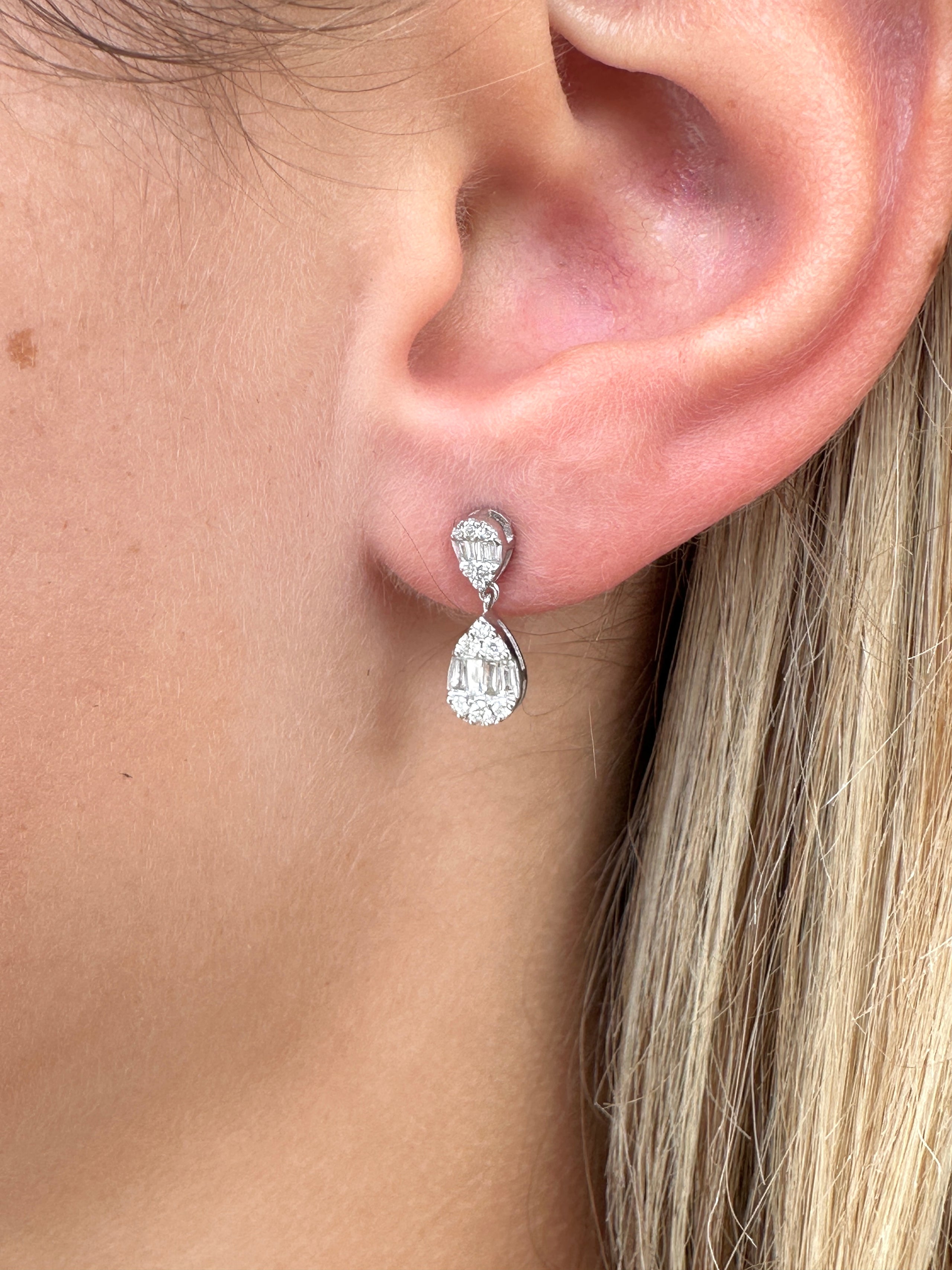 Pear drop stud earrings deals